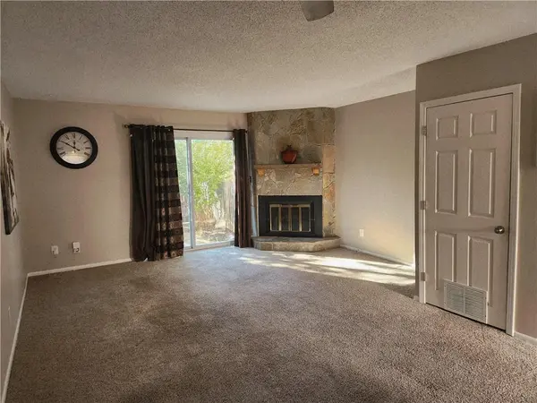 10252 W 96TH TER, Overland Park, KS 66212