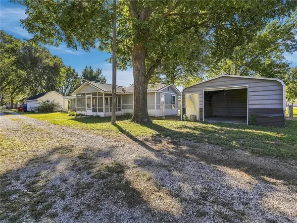 302 1/2 S Bissell ST, Orrick, MO 64077