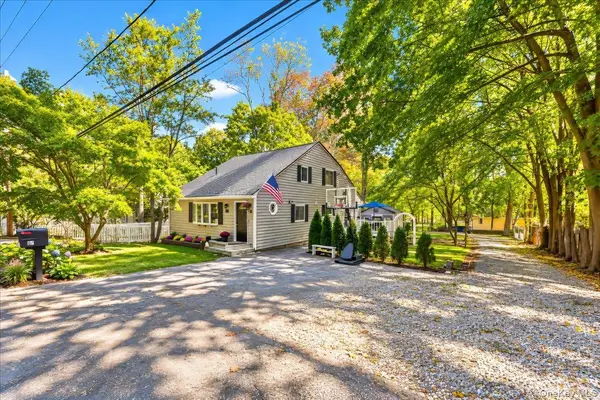 17 Lakelands AVE, Greenwood Lake, NY 10925