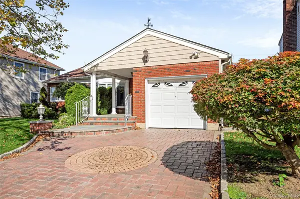 57 Patton BLVD, New Hyde Park, NY 11040