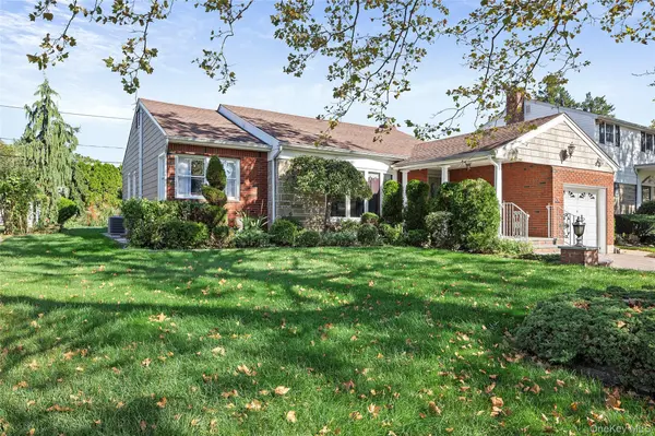 57 Patton BLVD, New Hyde Park, NY 11040