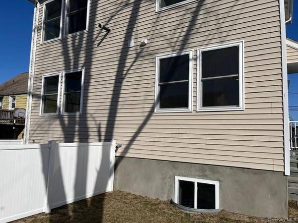 17 Firwood RD #A, Port Washington, NY 11050