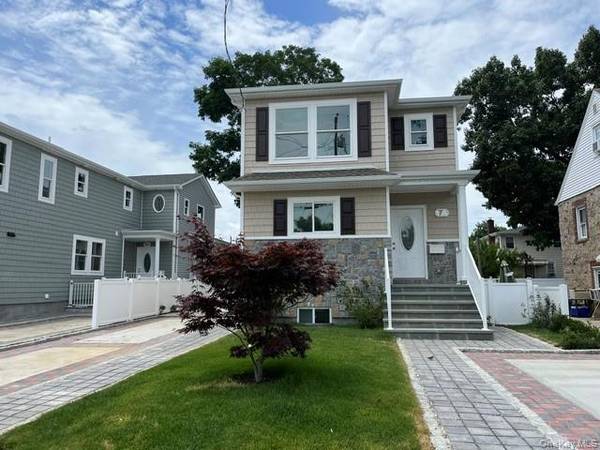 17 Firwood RD #A, Port Washington, NY 11050