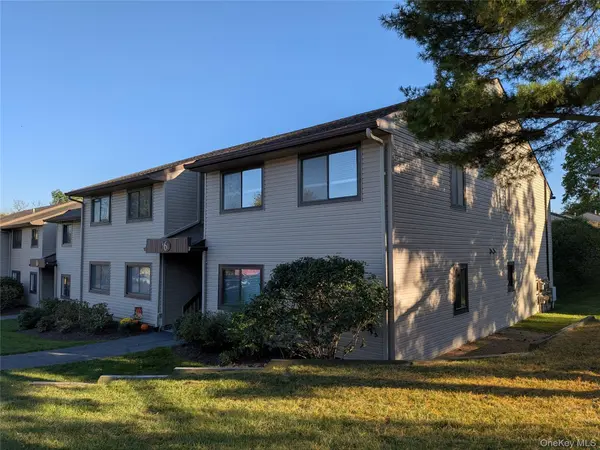 6 Knightsbridge #L, Poughkeepsie, NY 12603