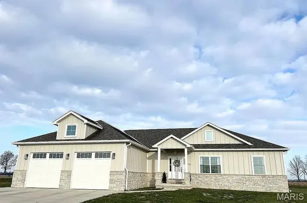 16713 Cambridge PL, Carlyle, IL 62231
