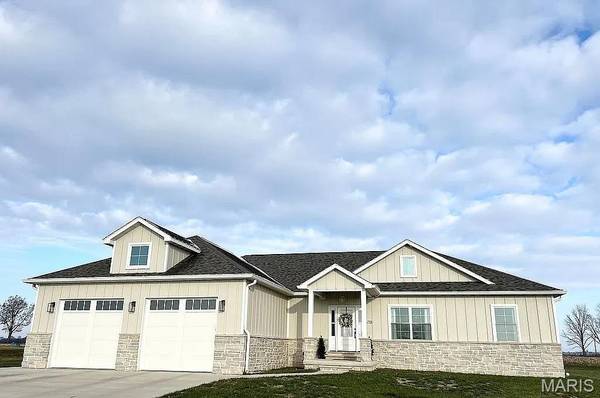 16713 Cambridge PL,  Carlyle,  IL 62231