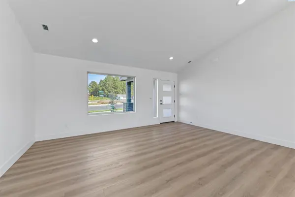 10112 Sunset Trail, Pasco, WA 99301