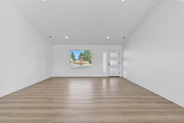 10112 Sunset Trail, Pasco, WA 99301
