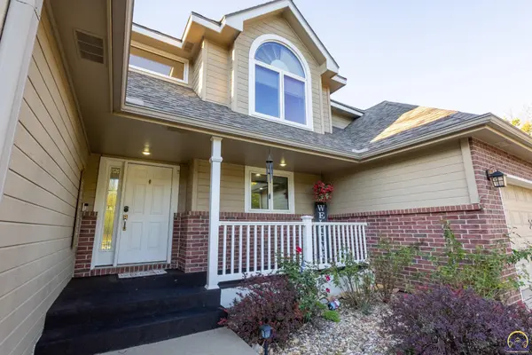 7820 SW Huntoon ST, Topeka, KS 66615
