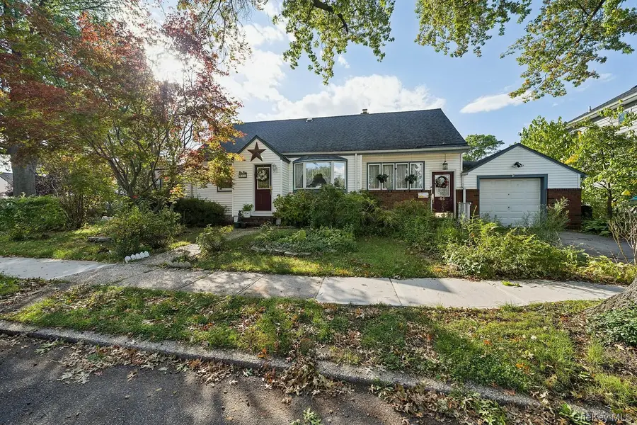 64 Collfield AVE, Staten Island, NY 10302