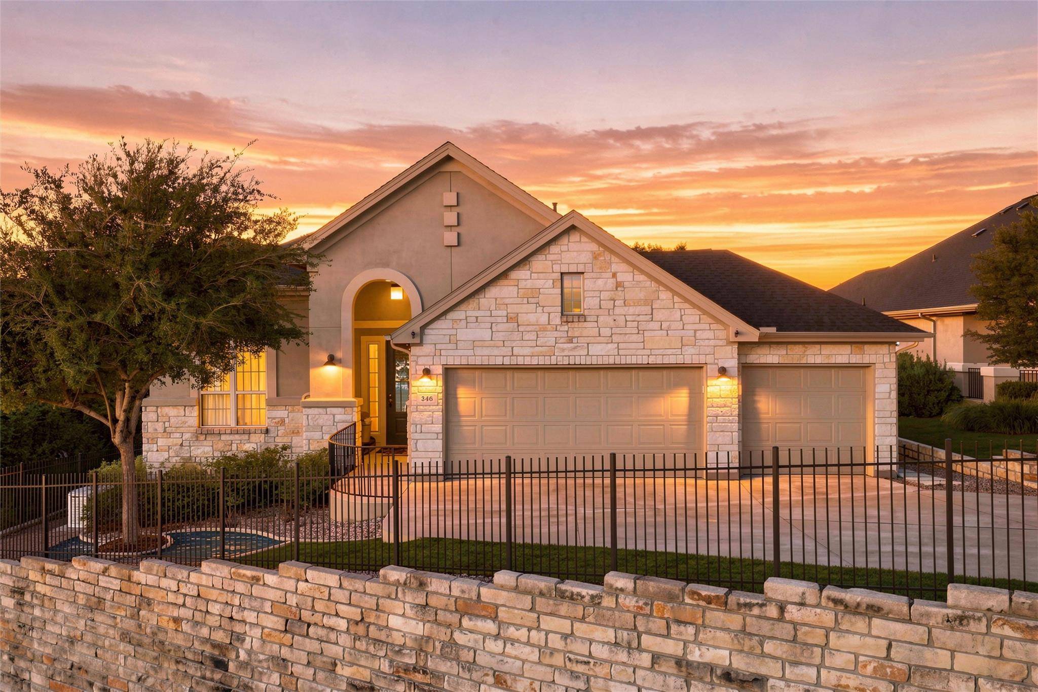 246 S Sage HOLW, Dripping Springs, TX 78620