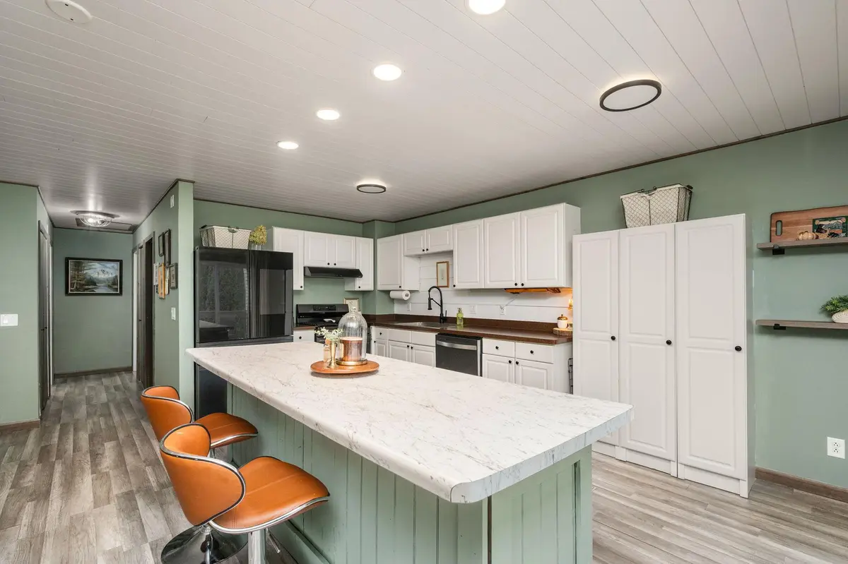 9787 Cavell CIR, Bloomington, MN 55438