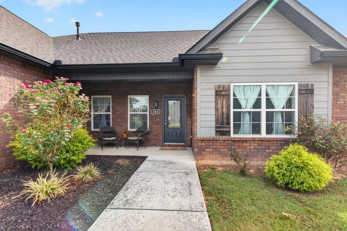 104 Creekstone Dr, Tullahoma, TN 37388