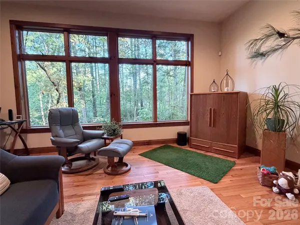 2 Dogwood LN, Fletcher, NC 28732