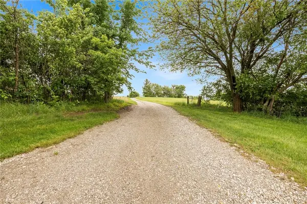 9226 427 RD, Savannah, MO 64485