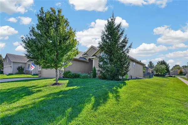 21647 W 177th TER, Olathe, KS 66062