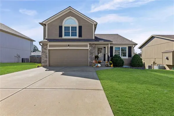 1113 Creekside CT, Raymore, MO 64083