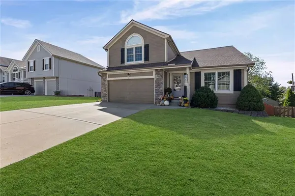 1113 Creekside CT, Raymore, MO 64083