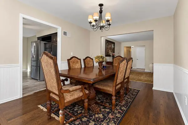 8148 NW Twin Oaks DR, Kansas City, MO 64151