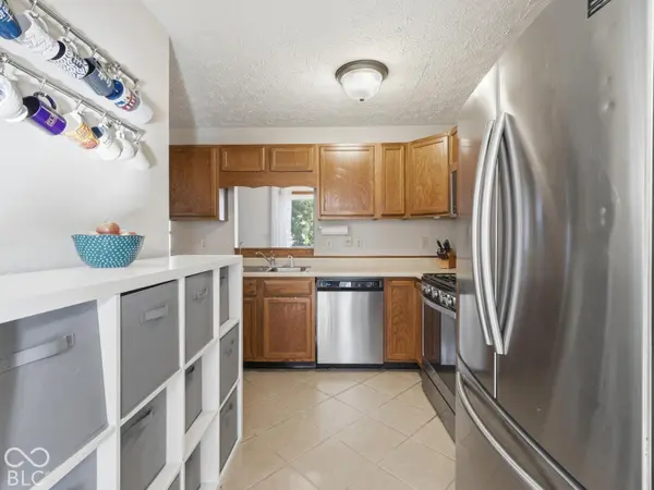 6725 Wimbledon DR, Zionsville, IN 46077