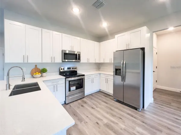 1045 9TH AVE, Deland, FL 32724