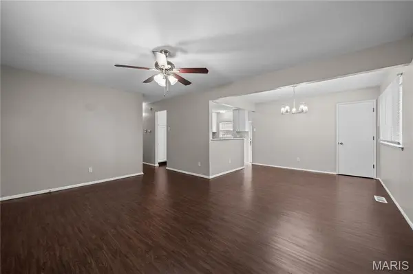 1070 Campion LN, Florissant, MO 63031