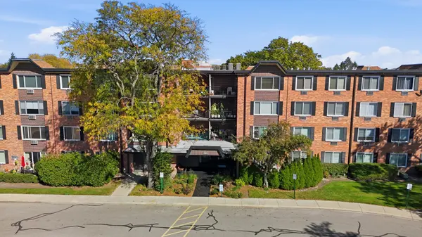 1207 S Old Wilke RD #210, Arlington Heights, IL 60005