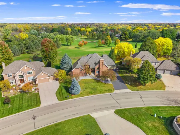 9490 Wedgewood DR, Woodbury, MN 55125