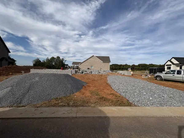 190 Aspen Pine Dr, Clarksville, TN 37043