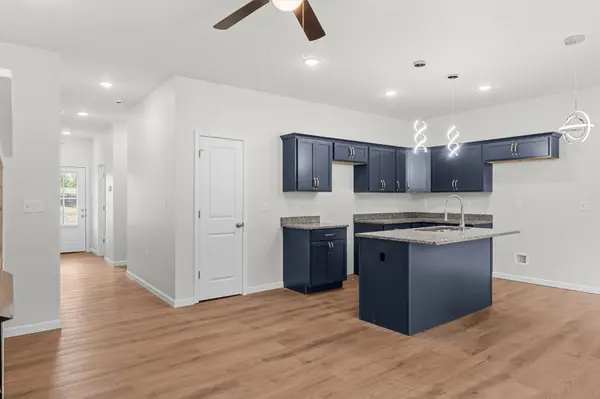 921 Lacy Ct, Sevierville, TN 37862
