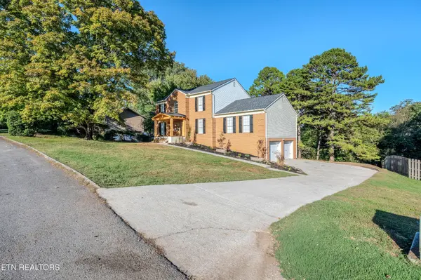 1908 Breezy Ridge Tr, Knoxville, TN 37922