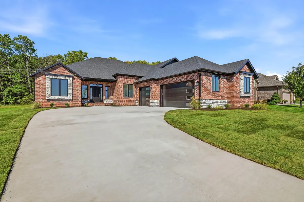 1755 W Gaslight DR, Springfield, MO 65810