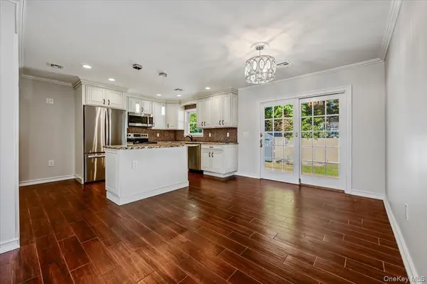 146 Saint Marks PL, Massapequa, NY 11758