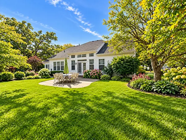 793 Lipizzan LN, Wauconda, IL 60084