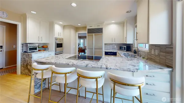 827 Lake ST, Kirkland, WA 98033