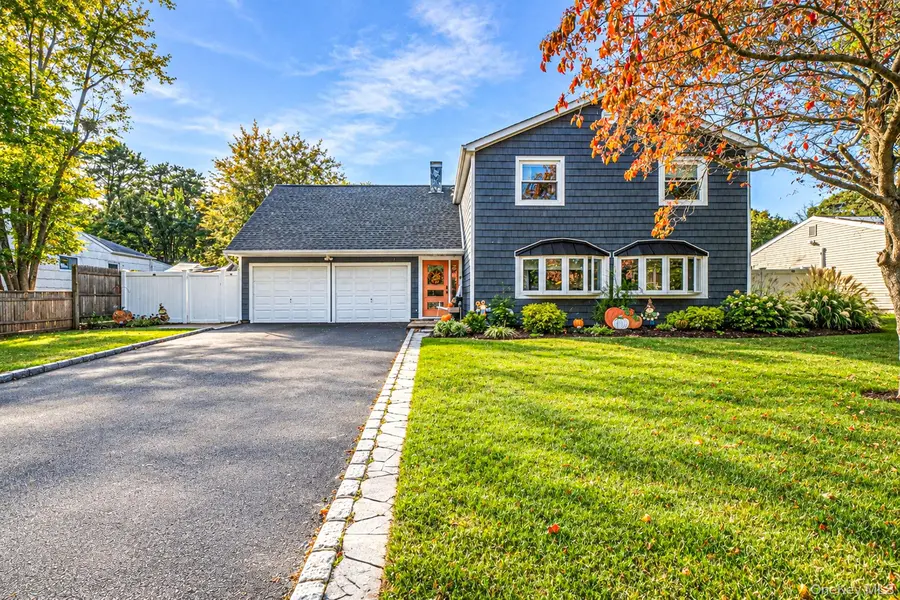 76 Corbin AVE, Patchogue, NY 11772