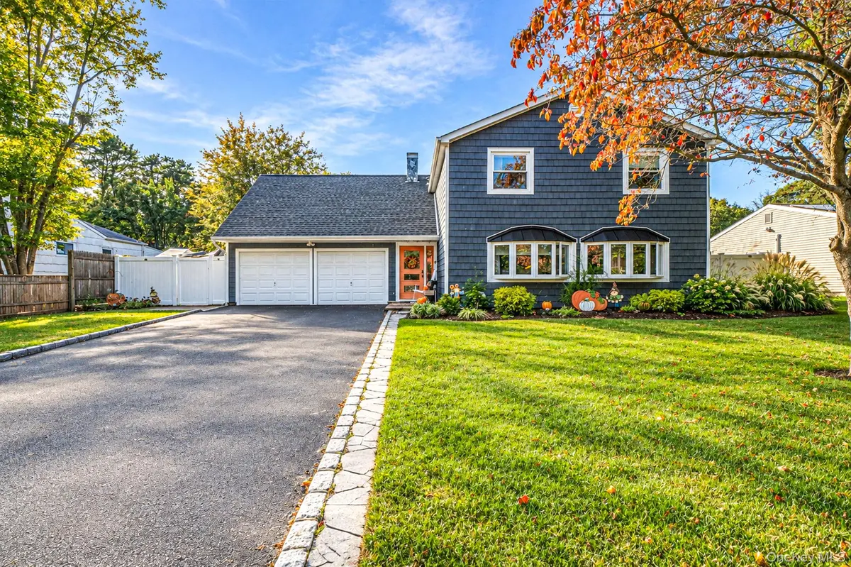 76 Corbin AVE, Patchogue, NY 11772