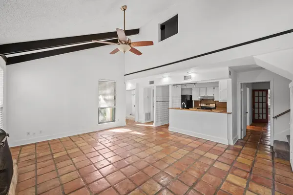 10 Townhouse CIR, Wimberley, TX 78676