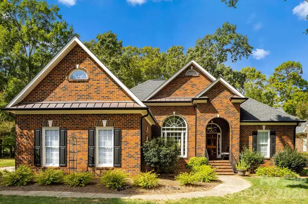 2316 Caernarfon LN, Matthews, NC 28104