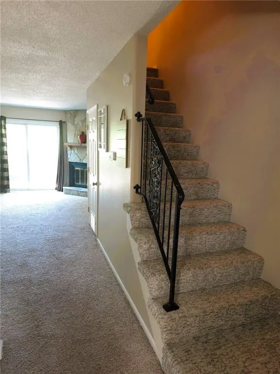 10252 W 96TH TER, Overland Park, KS 66212