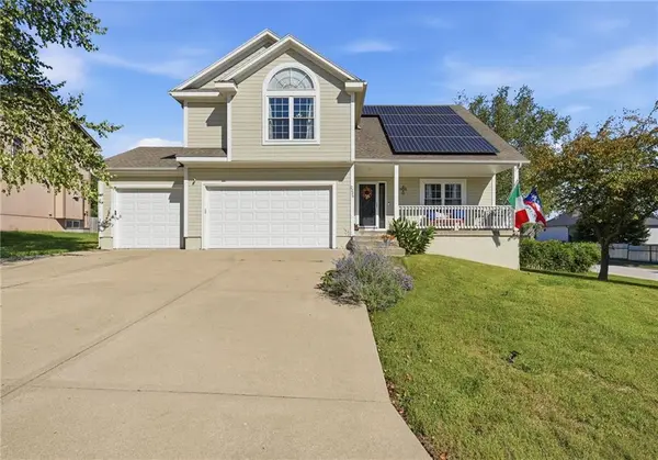 2226 Martha LN, Greenwood, MO 64034