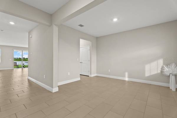 5728 WOODLAND SAGE DR, Sarasota, FL 34238