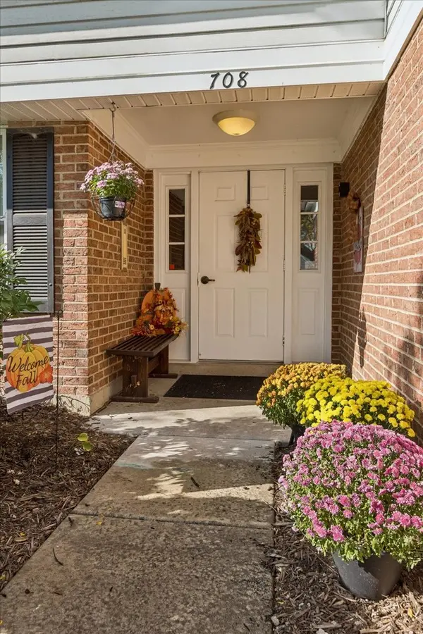 708 Burr Oak LN #B, Prospect Heights, IL 60070
