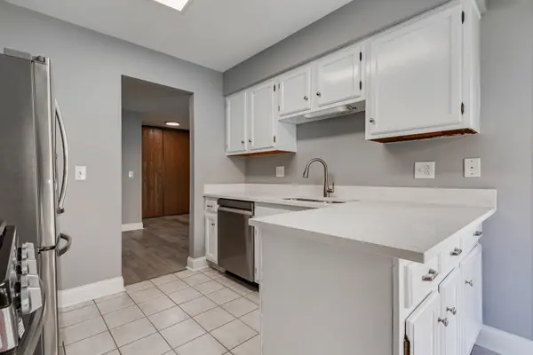 7020 ANDOVER CT #102, Woodridge, IL 60517