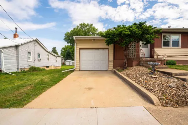 1203 L AVE, Grundy Center, IA 50638