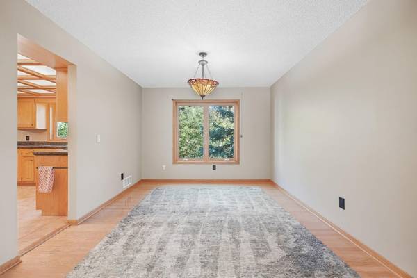 12560 Dorchester TRL, Apple Valley, MN 55124