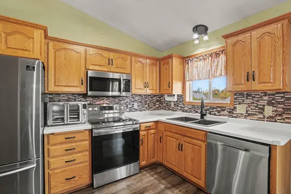 917 Sellards DR, Dassel, MN 55325