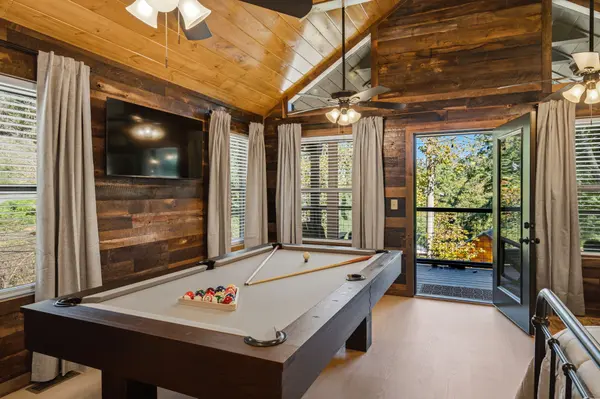 253 Silverbell Ln, Gatlinburg, TN 37738