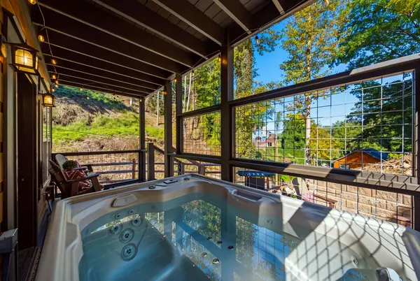 253 Silverbell Ln, Gatlinburg, TN 37738