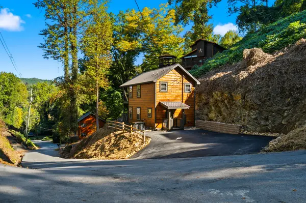 253 Silverbell Ln, Gatlinburg, TN 37738
